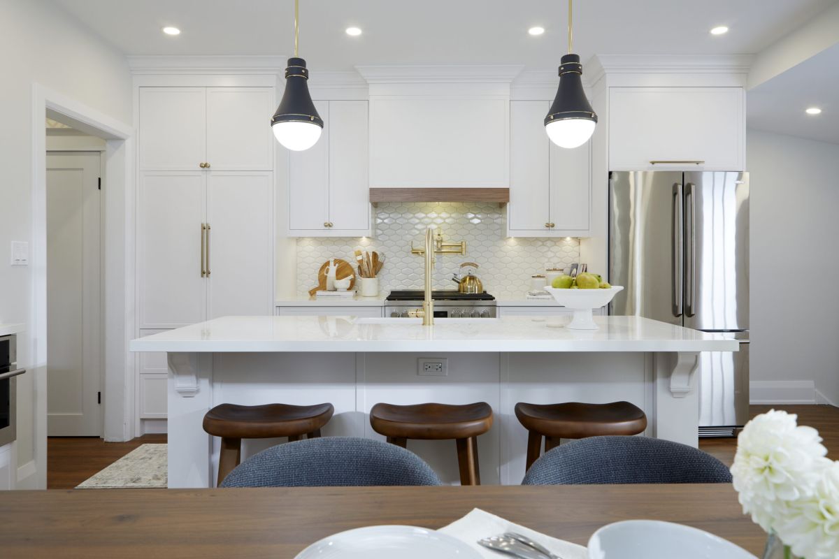 Elevate your culinary adventures today with the Cyclone Range Hoods BX600